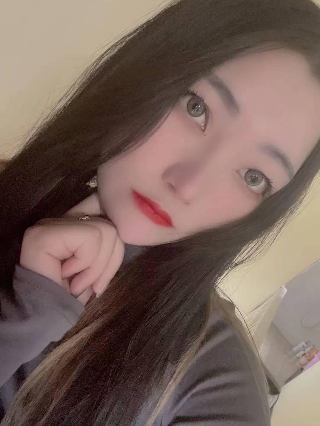 汉口依依非常漂亮的妹子