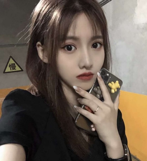 武汉学生妹被男友伤害到会所兼职卖b